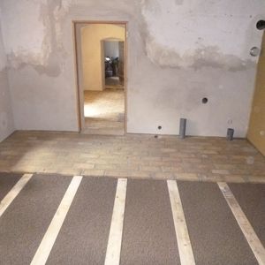 Fußbodenheizung mit Dämmung im Rohbau
